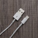 CABO USB COM ENTRADA LIGHTNING/IPHONE. - BRANCO - BRANCO