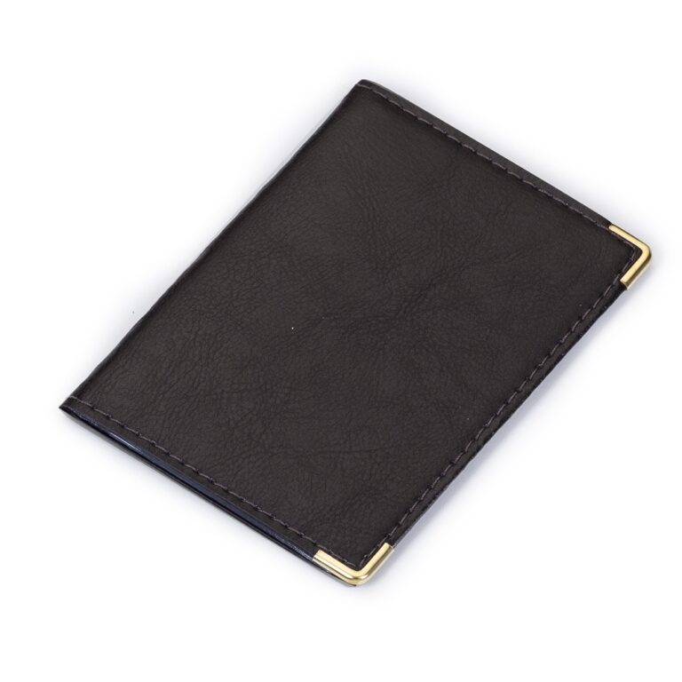 PORTA DOCUMENTO EM COURO SINTÉTICO - MARROM - MARROM