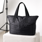 Bolsa Puffer Impéria com Bolsos Externos - Preta - Imagem 2